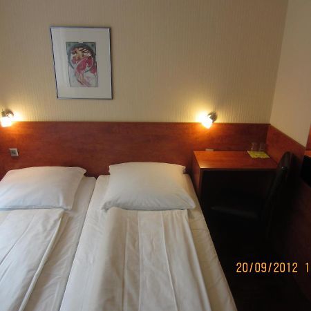 Altstadt Hotel Rheinblick Dusseldorf Bagian luar foto