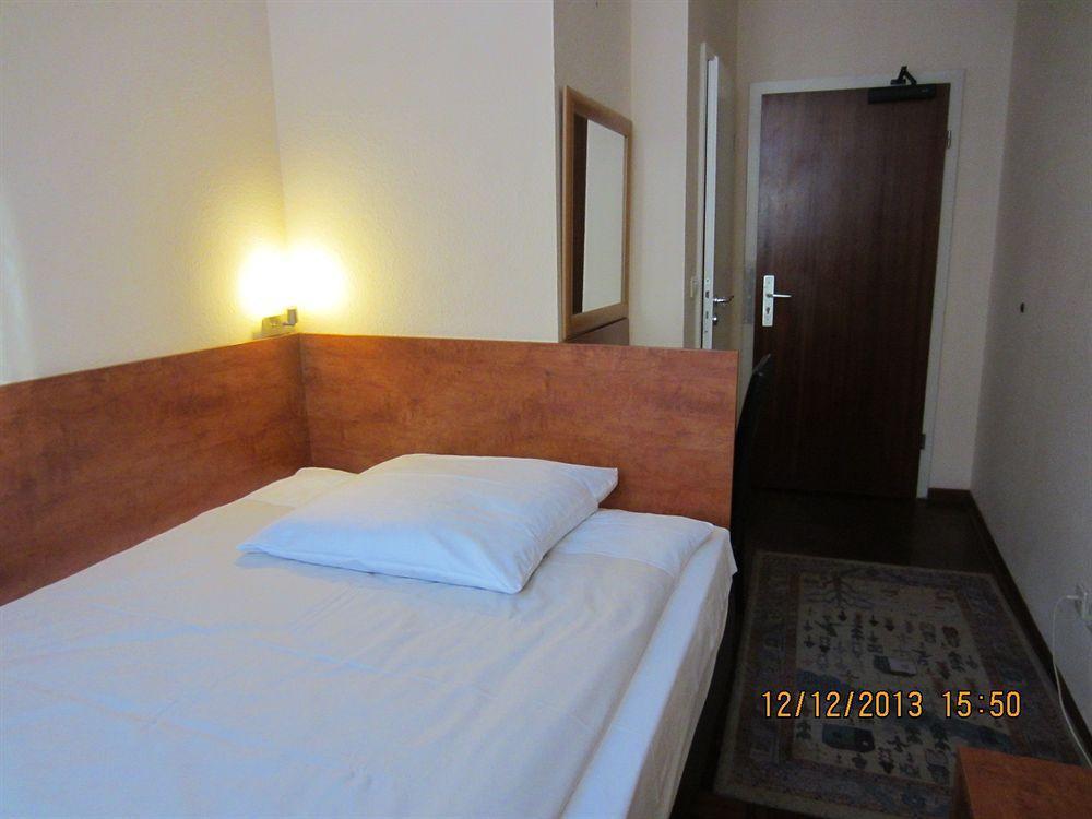 Altstadt Hotel Rheinblick Dusseldorf Bagian luar foto
