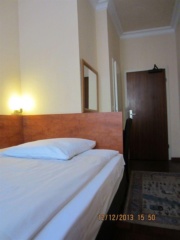 Altstadt Hotel Rheinblick Dusseldorf Bagian luar foto