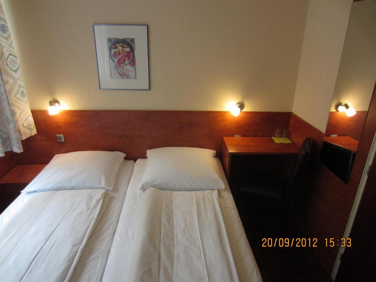 Altstadt Hotel Rheinblick Dusseldorf Bagian luar foto